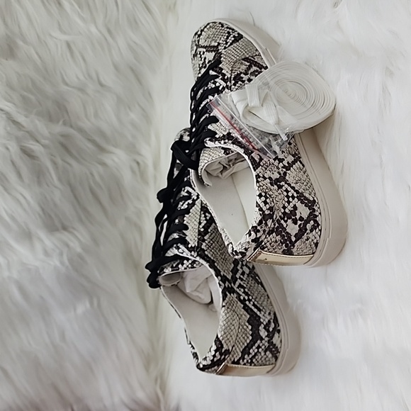 Kenneth Cole New York Kam Off-White/Black - Picture 2 of 6